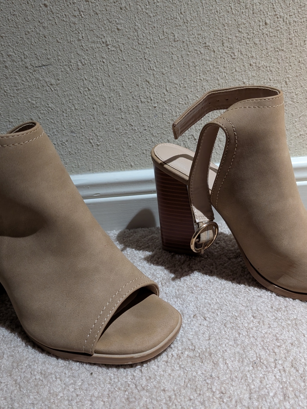 Women’s Open-Toe Block Heel Sandals in Taupe